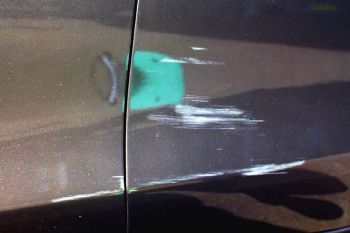 Как самостоятельно удалить царапины, появившиеся на стекле автомобиля?