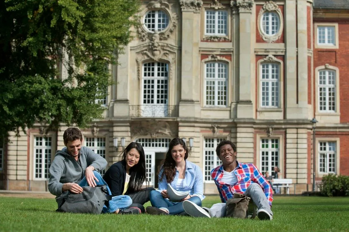 Университет жизнь студентов. Университеты Германии. Образование в Германии университеты. Учеба в университете. Студенты в Германии.