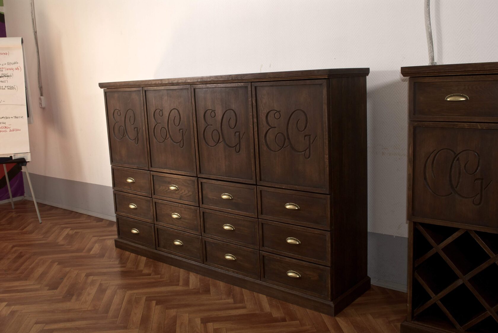 Комод из массива дуба