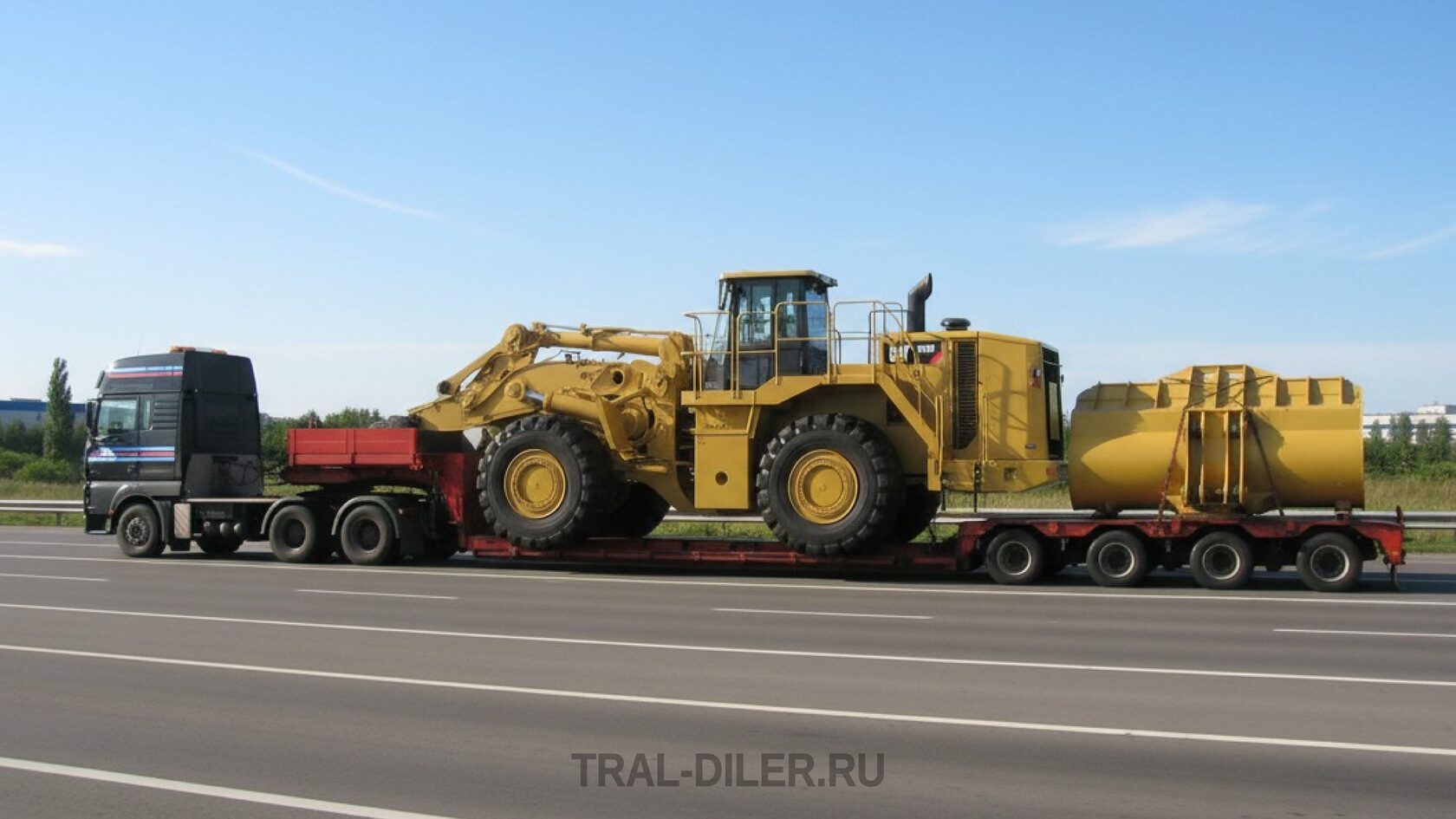 Перевозка эксковатора от TREID на китайском трале от Трал Дилер