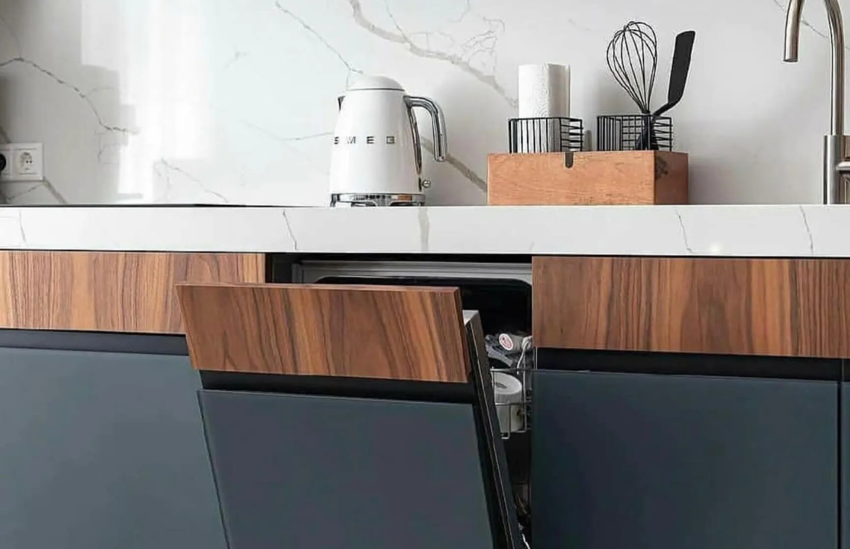 Кухня в сером цвете в суперматовом покрытии фото 1