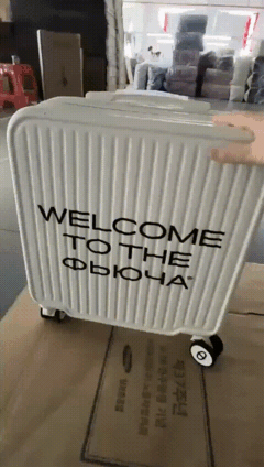 Проверка чемоданов на складе в Китае