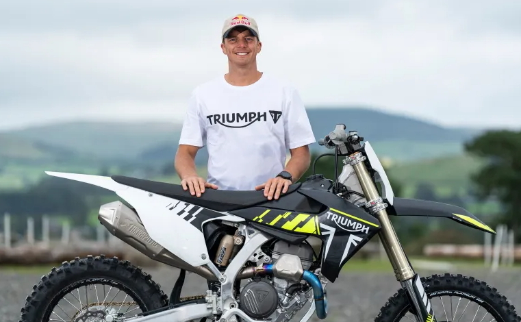 Джонни Уокер подписывает контракт с Triumph Racing Enduro