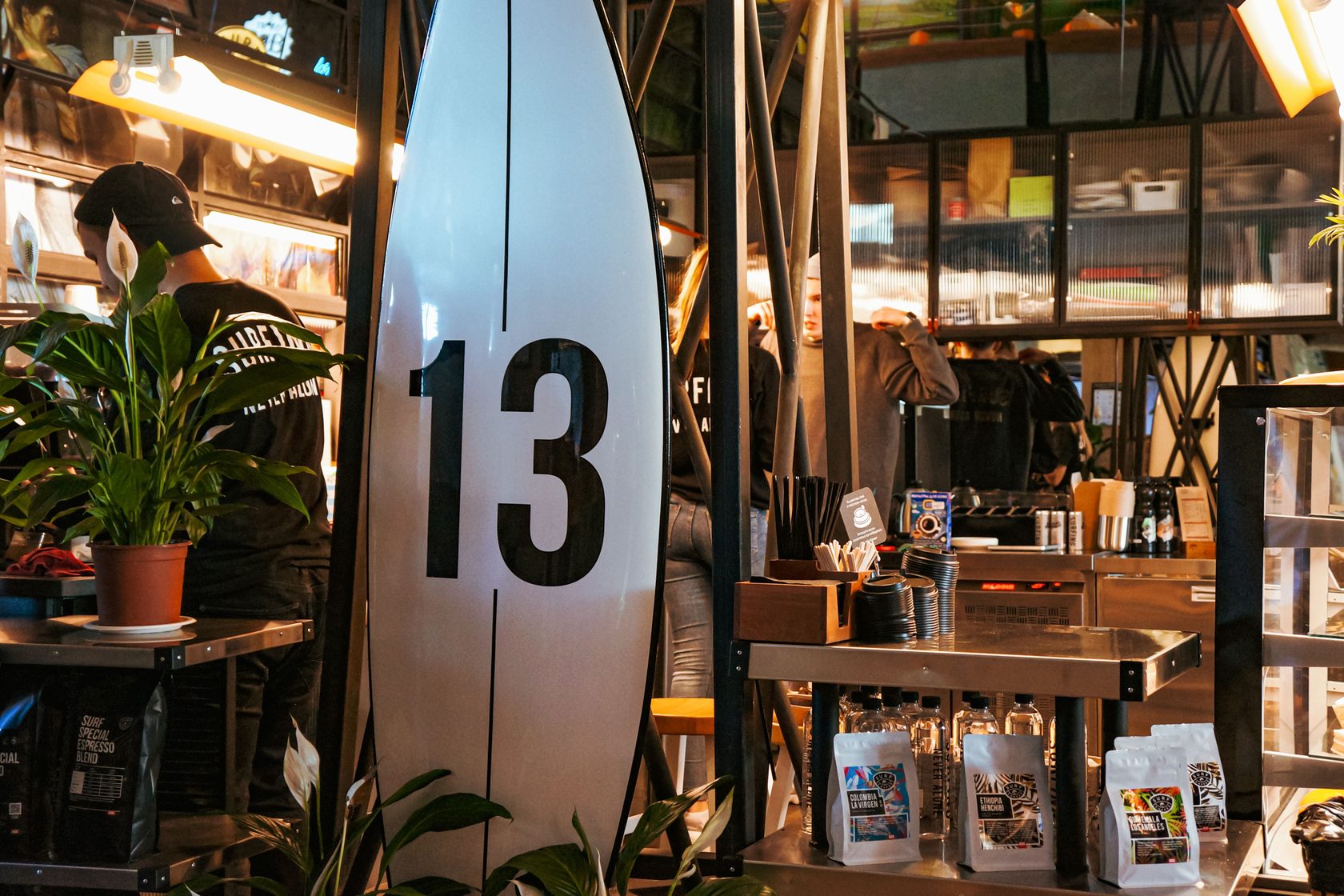 Серф кофе франшиза. Сёрф кафе Москва. Surf Cafe Смоленск. Кофейня «Surf Coffee» Казань.