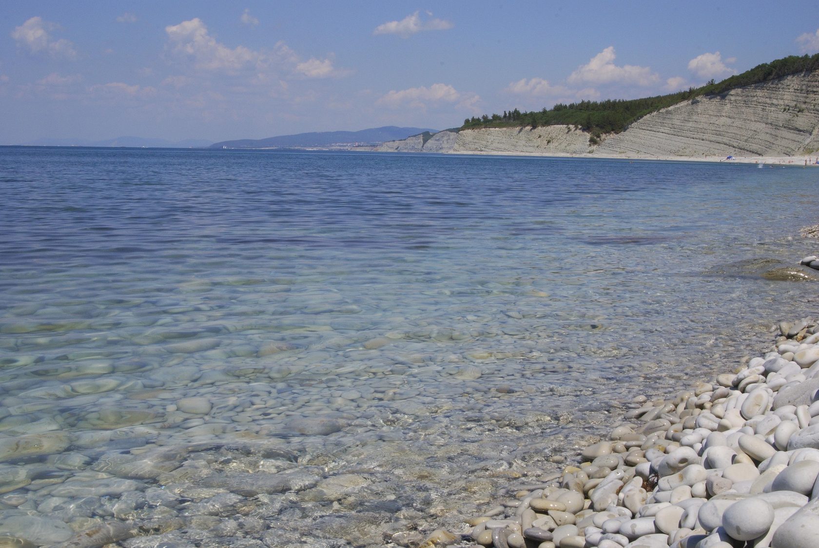 Чистое море на черноморском побережье краснодарского края