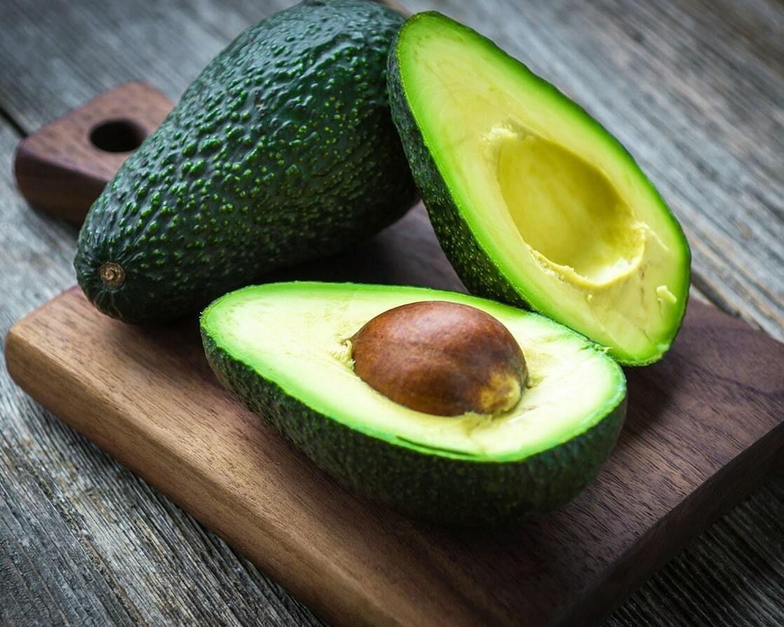 Экзотический фрукт авокадо