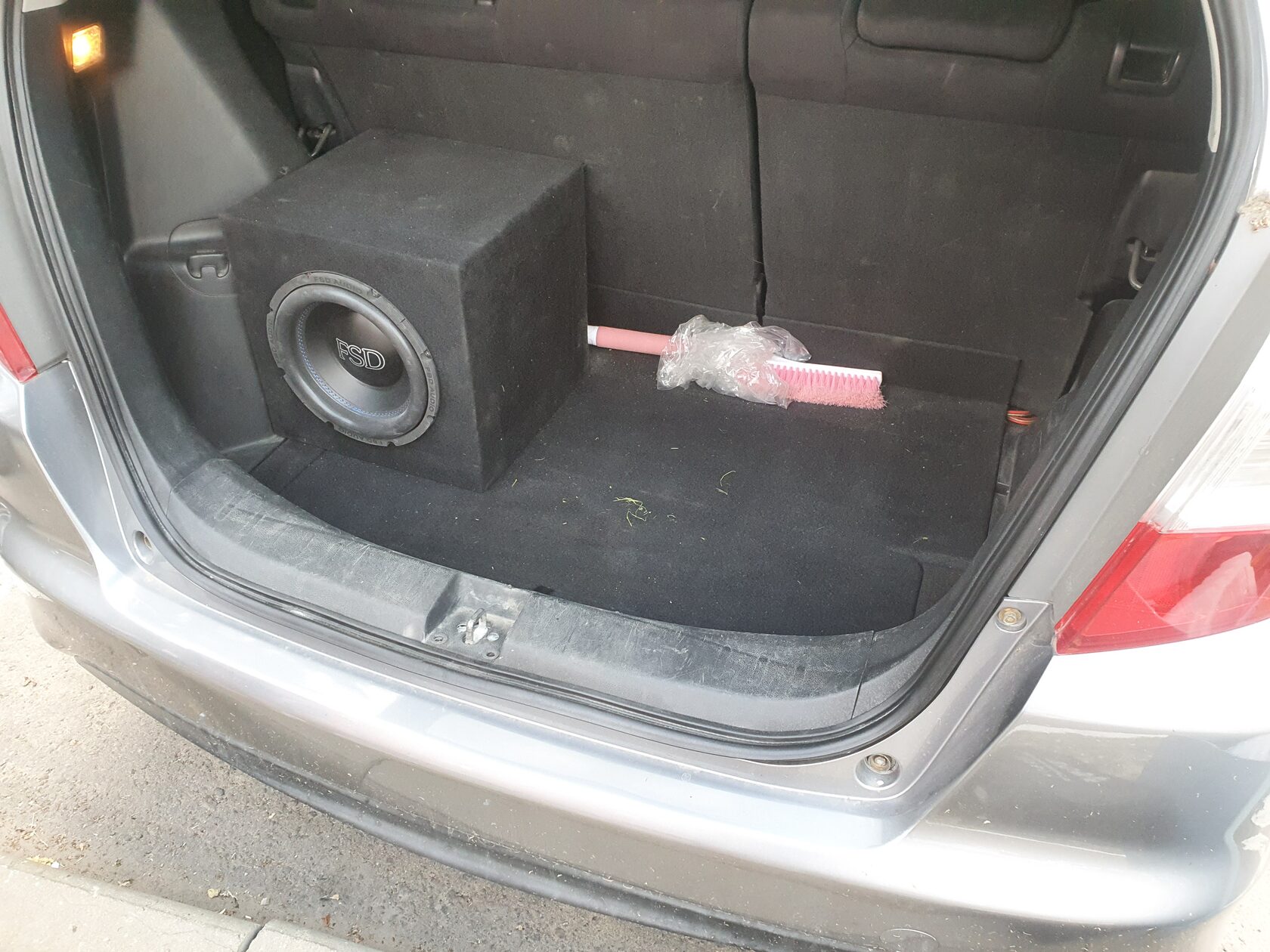 сабвуфер в honda fit jazz