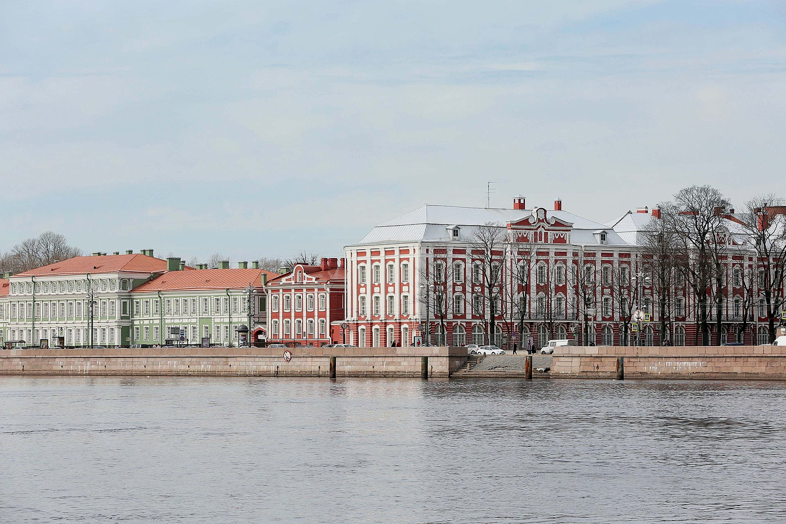 Санкт петербургский университет основан. Здание двенадцати коллегий Университетская набережная. Здание 12 коллегий в Санкт-Петербурге. СПБГУ – Санкт-Петербургский государственный университет. Здание 12 коллегий в Санкт-Петербурге СПБГУ.