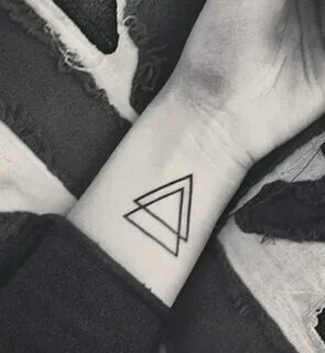 Значение татуировки треугольник (45+ фото)