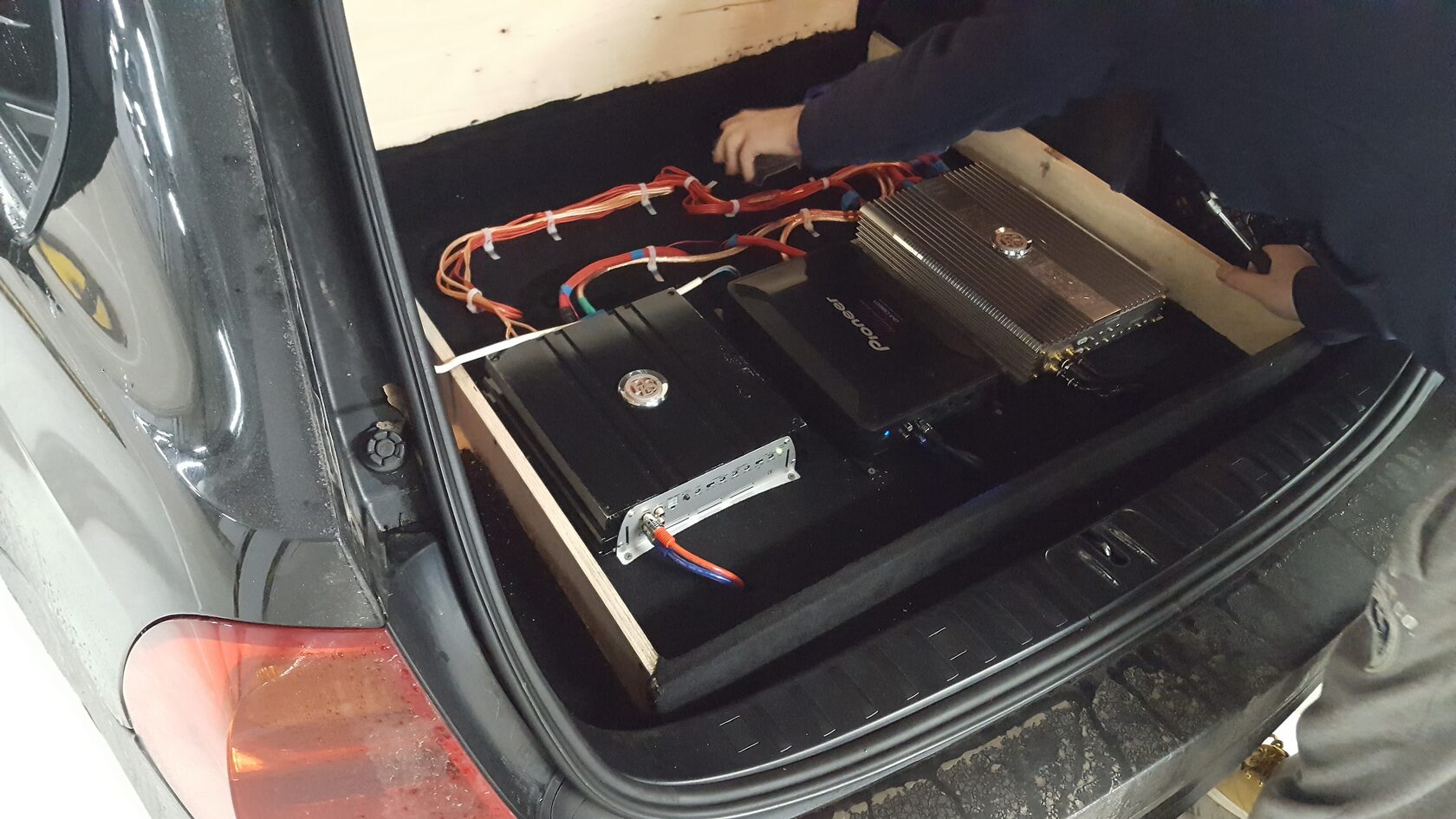 установка усилителей bmw e90 91