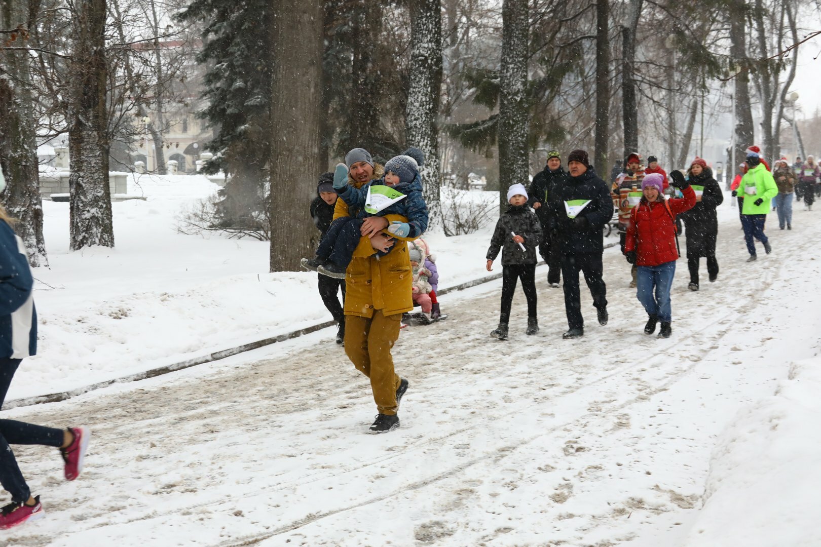 Что положено многодетной семье в 2024 году. Что положено многодетной семье в 2024 году. Ипотека многодетным. Что положено многодетной семье в 2024 году. Пособие за 3 ребенка.