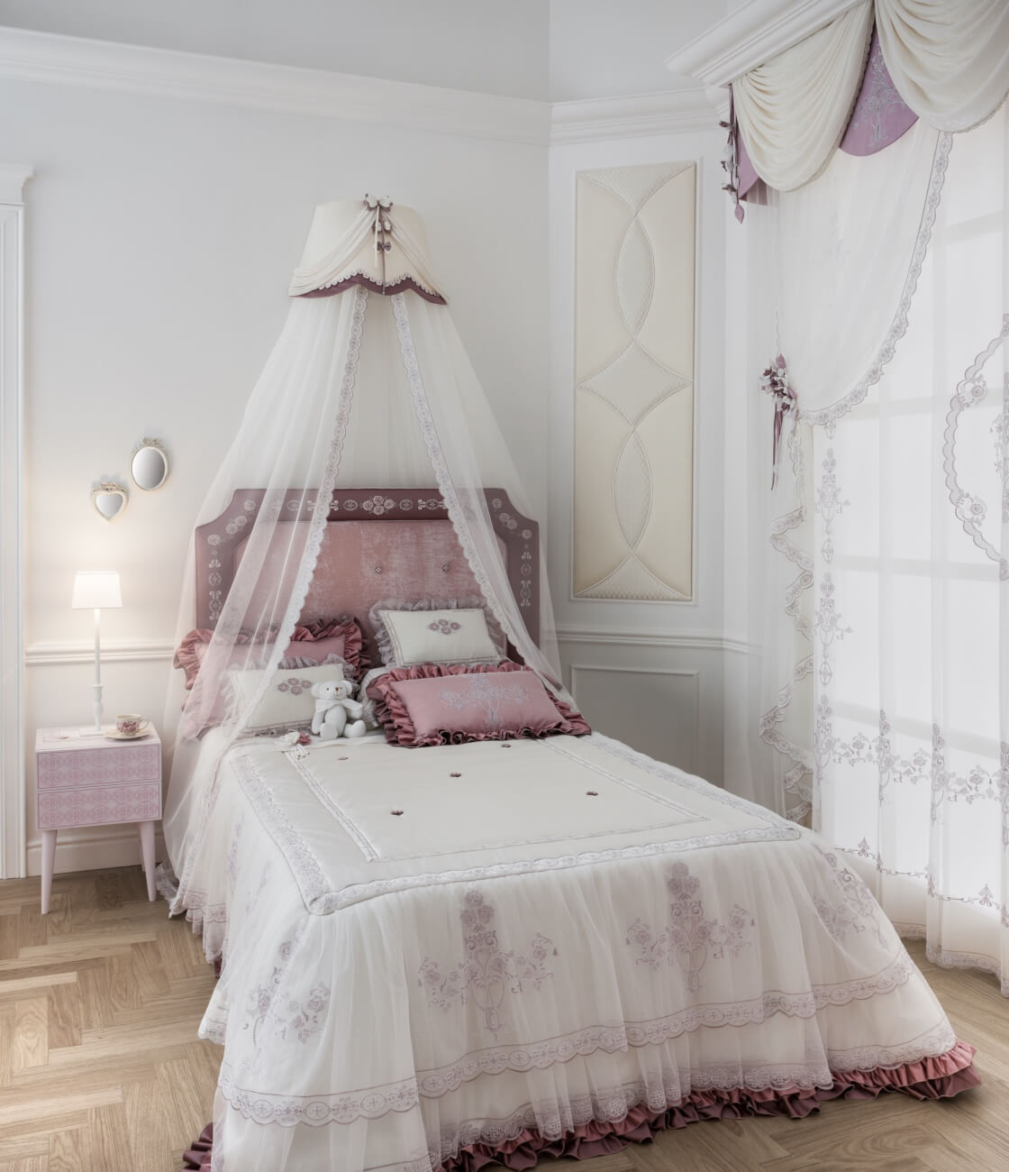 Фото элитных наборов штор и покрывал для спальни