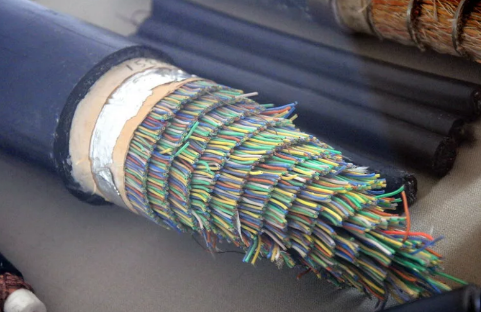 Кабель связи интернет. Оптоволокно кабель. Стекловолокно интернет кабель. Кабель в разрезе. Оптико волоконный кабель в разрезе.