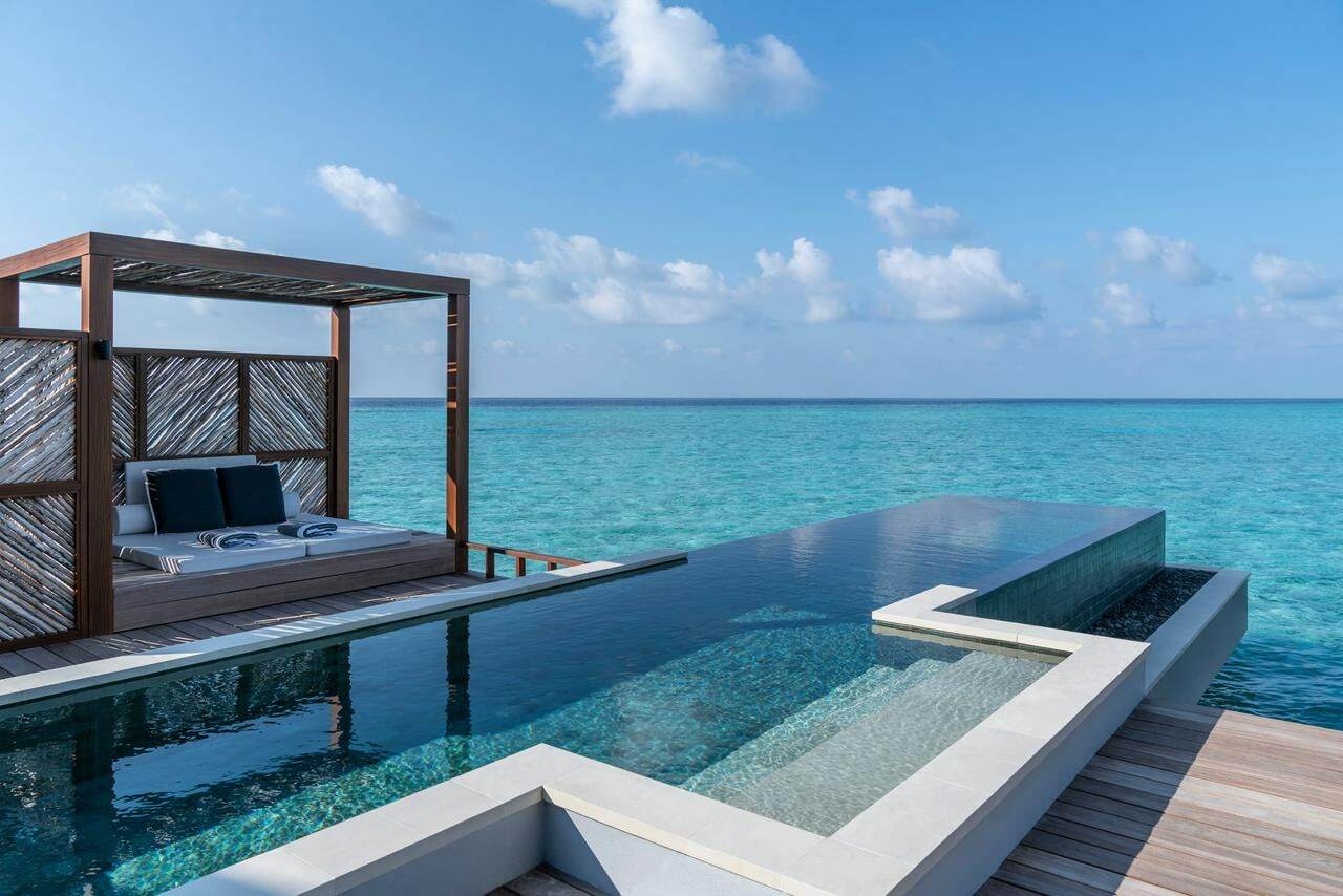 Four Seasons Resort Maldives at Landaa Giraavaru 5 *