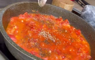 Приготовление шакшуки с болгарским перцем и помидорами: шаг 10