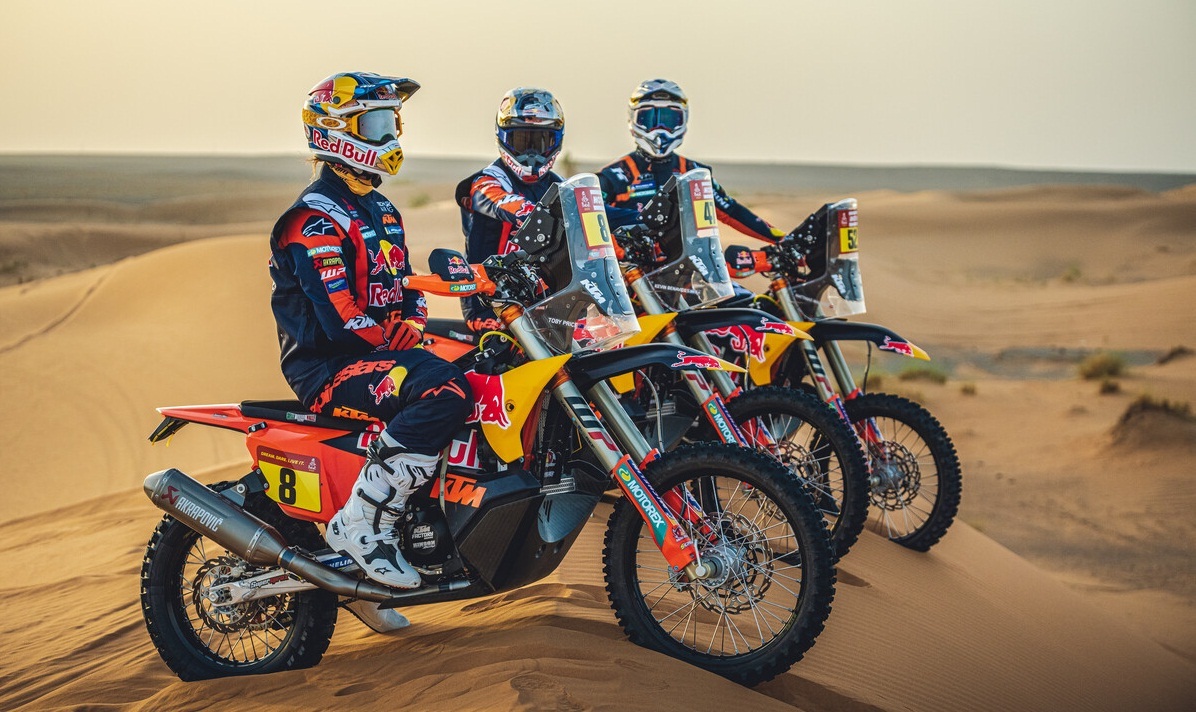 Заводская команда KTM Factory Racing Rally перед ралли Дакар 2023