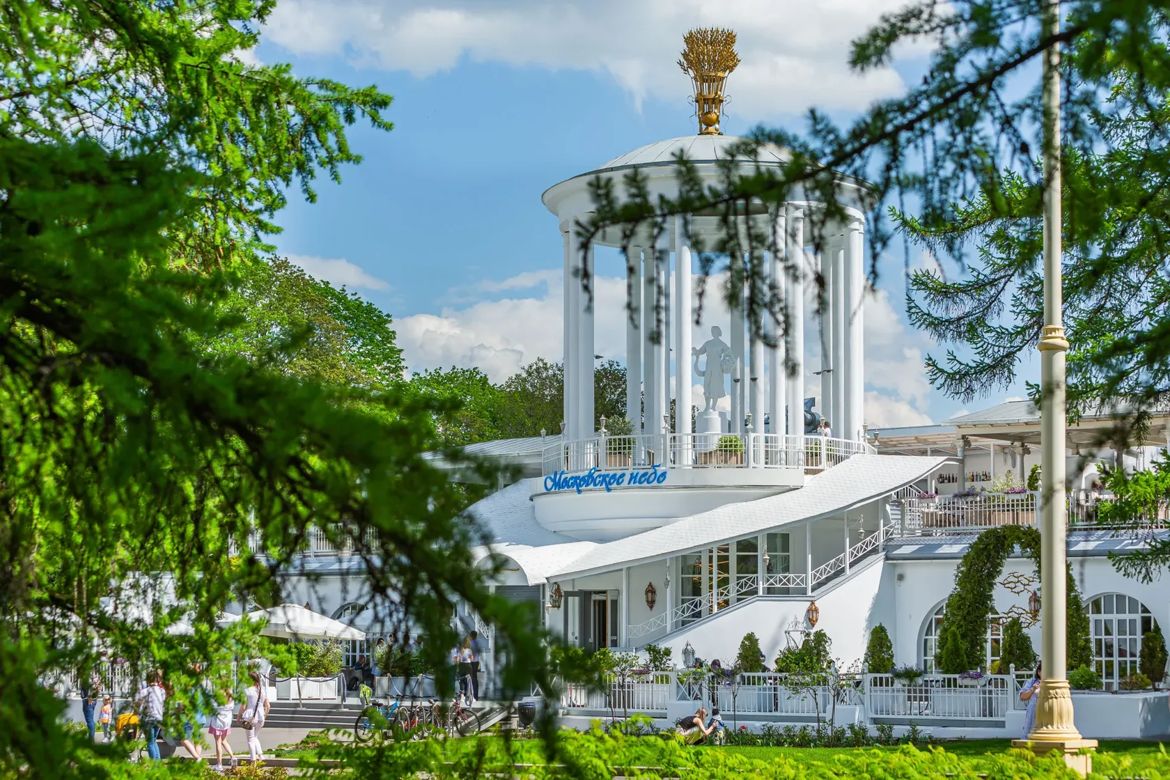 Десятилетие ресторана «Московское небо», винный фестиваль и Школа юного кондитера