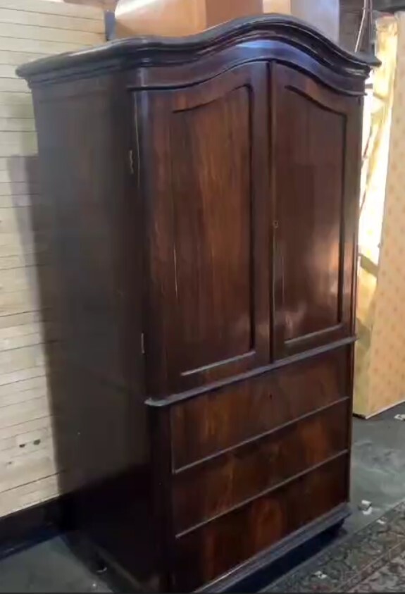 Шкаф XIX века до реставрации