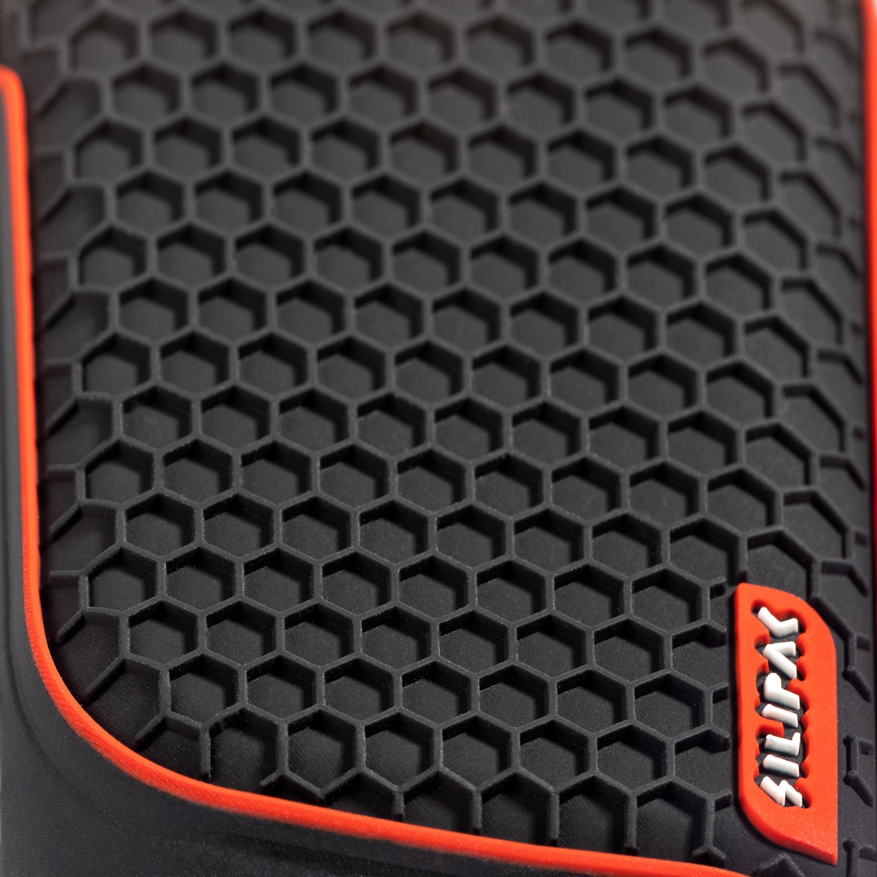 Рельефная текстура силиконового чехла Silipac чёрный