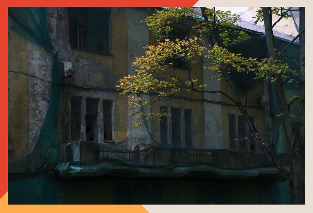 Ново-Александровская ул., д.5. Фрагмент здания. Фото: Е.А Лурье, 09.10.2024г.