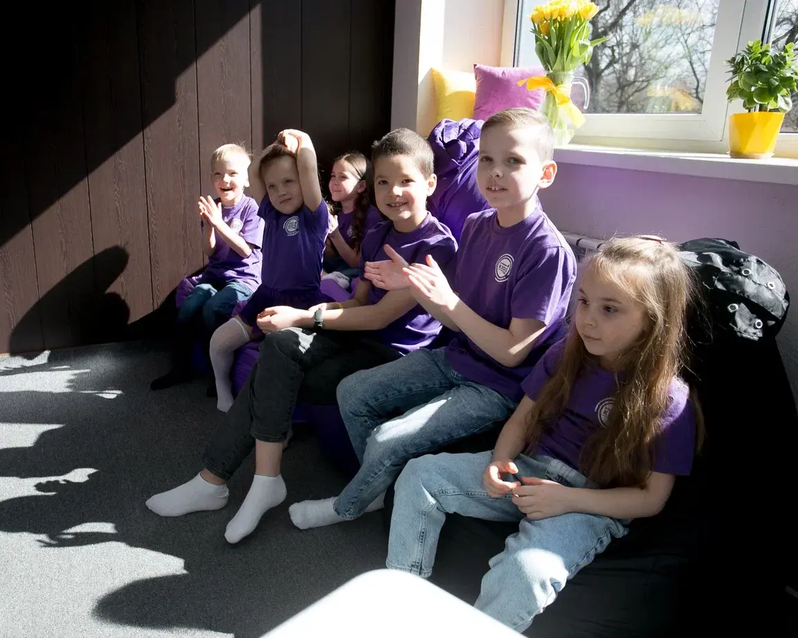 Группа детей на занятиях по вокалу