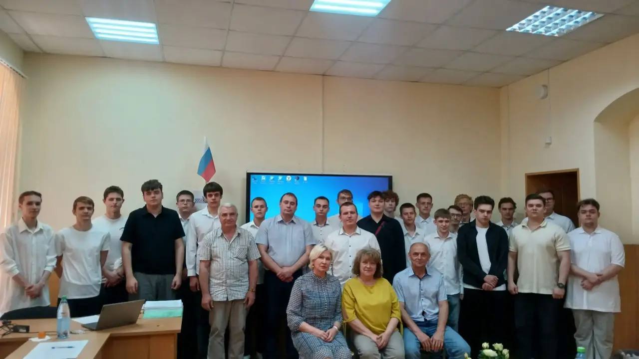 Выпускники автотранспортного техникума