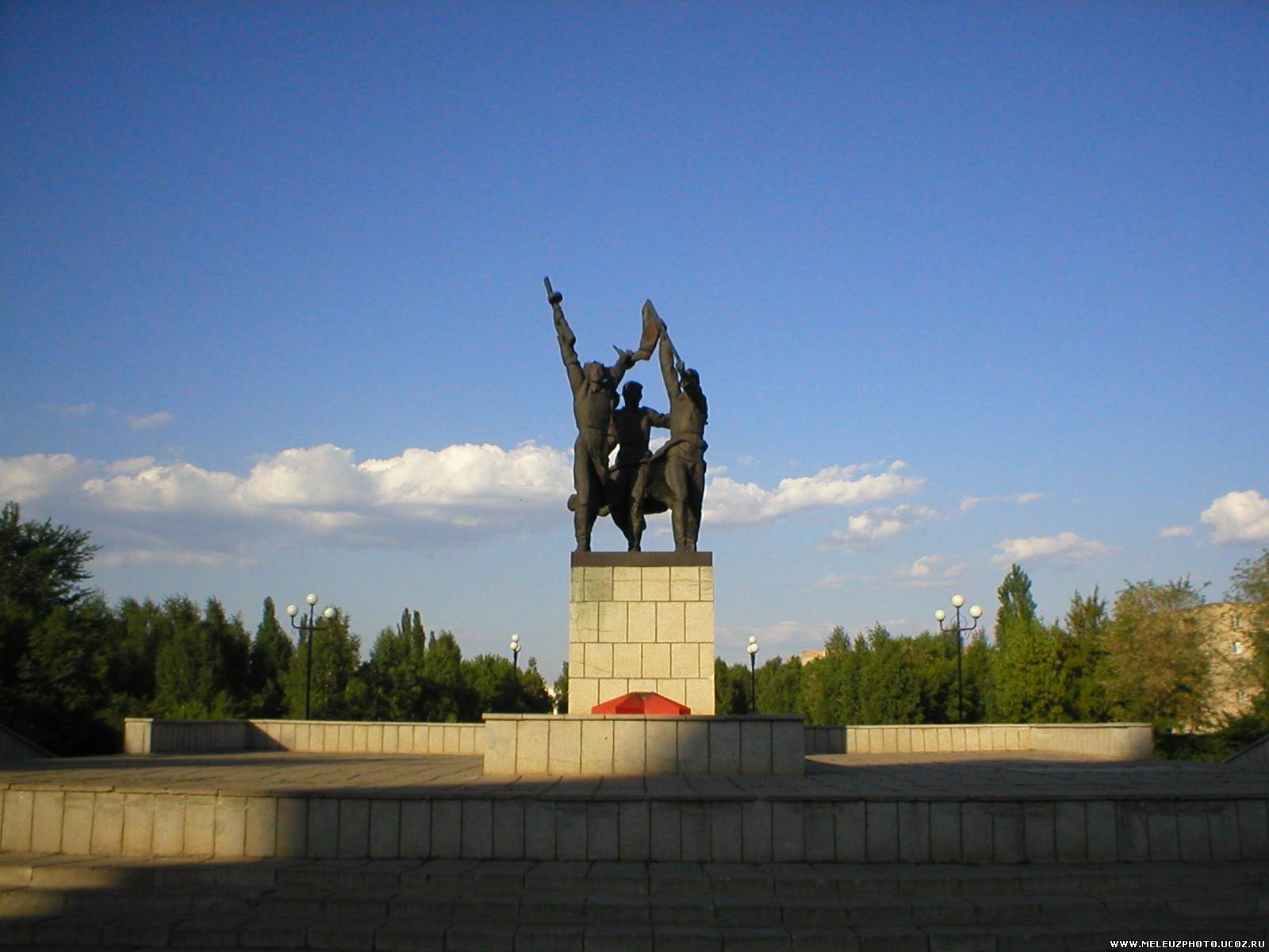 Мелеуз. Достопримечательности города Мелеуз. Монумент славы Мелеуз. Достопримечательности Мелеуза Башкирия. Памятник Ленину Мелеуз.