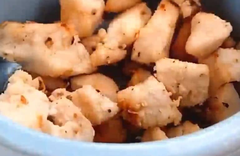 Приготовление жюльена с курицей и грибами в духовке со сливками и сыром: шаг 8