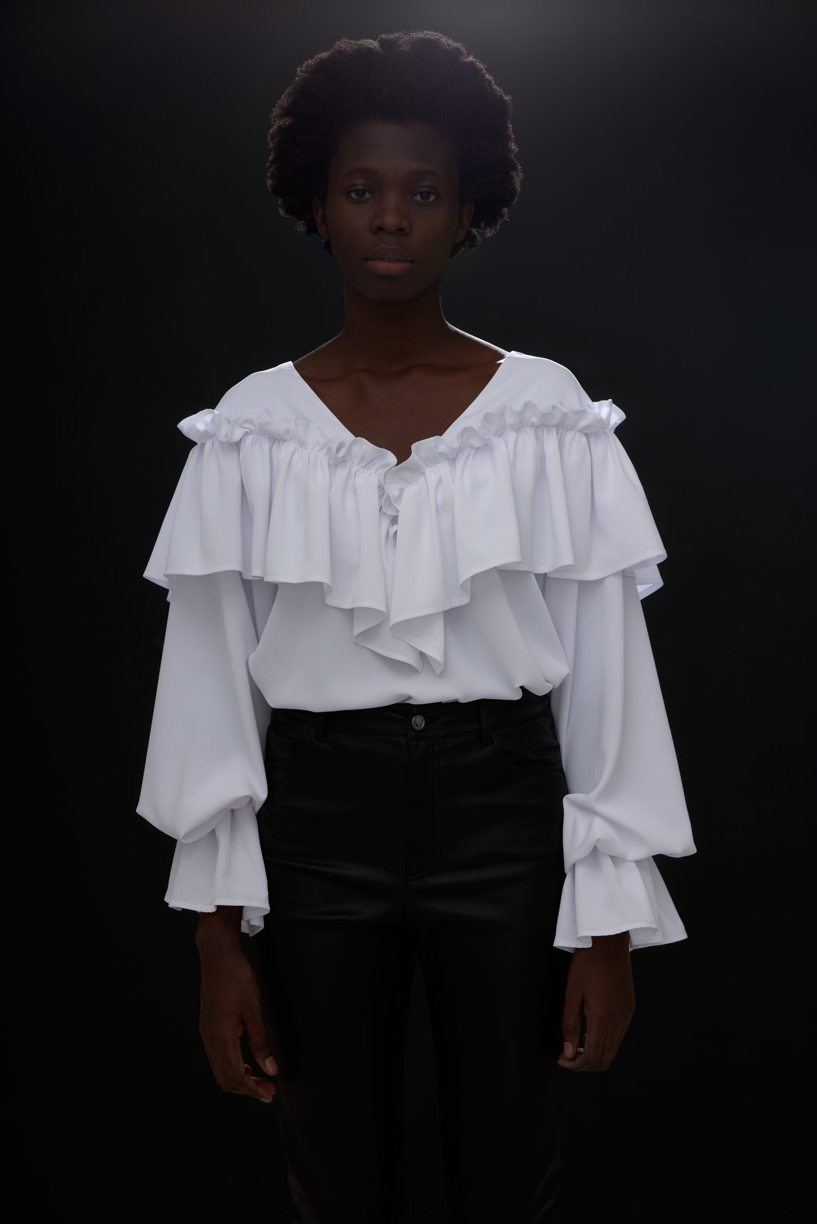 Блуза белая с рюшами