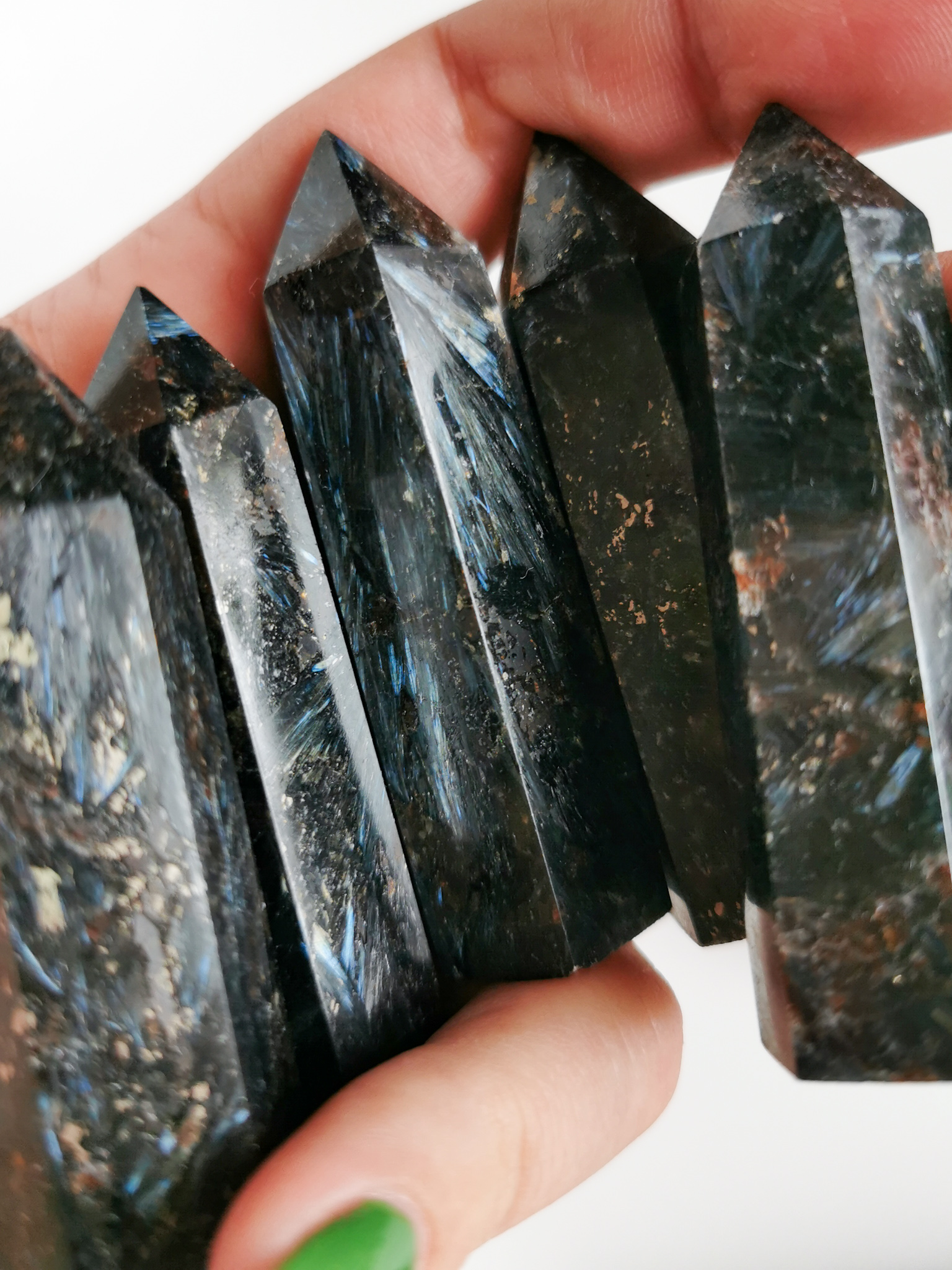 Астрофиллит натуральный камень