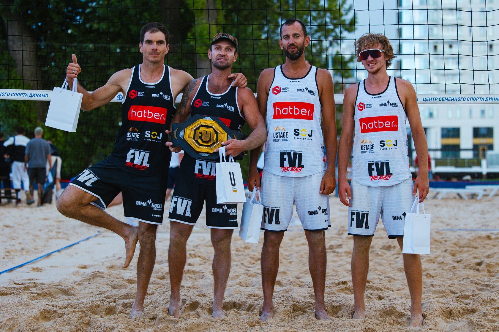 Дмитрий Василевский и Максим Худяков на матче по пляжному волейболу Москва против Санкт-Петербурга