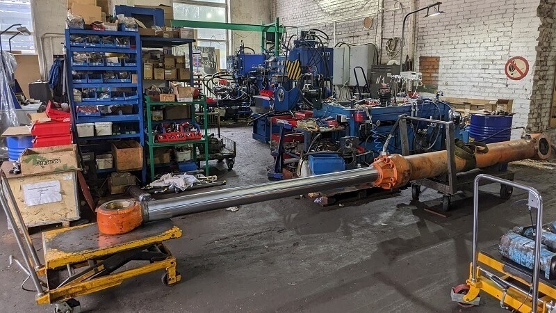 Ремонт гидроцилиндра Hitachi EX1200
