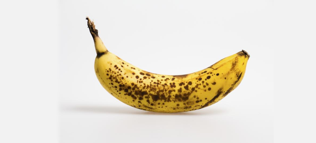 Почерневший банан. Почерневший банан. Переспелый банан. Гнилой банан. Спелый банан.