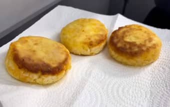 Приготовление сырников из творога с морковью и яблоком: шаг 10