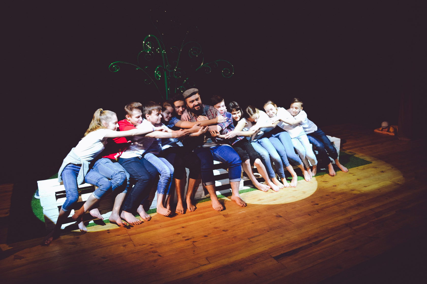 Театр для подростков в москве. Сценическое мастерство для детей. Уроки актерского мастерства для детей. Театральная студия для подростков. Детская театральная студия.