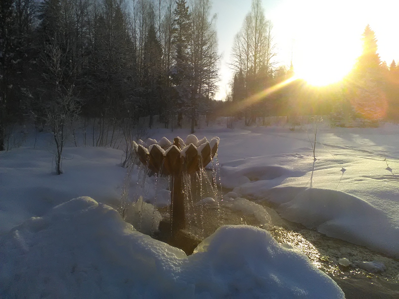 Фестиваль зимние фонтаны петрозаводск 2022. Зимние фонтаны петрозаводск 2021. Зимние фонтаны петрозаводск. Зимние фонтаны петрозаводск 2024. Фонтан струя сепсякова петрозаводск.