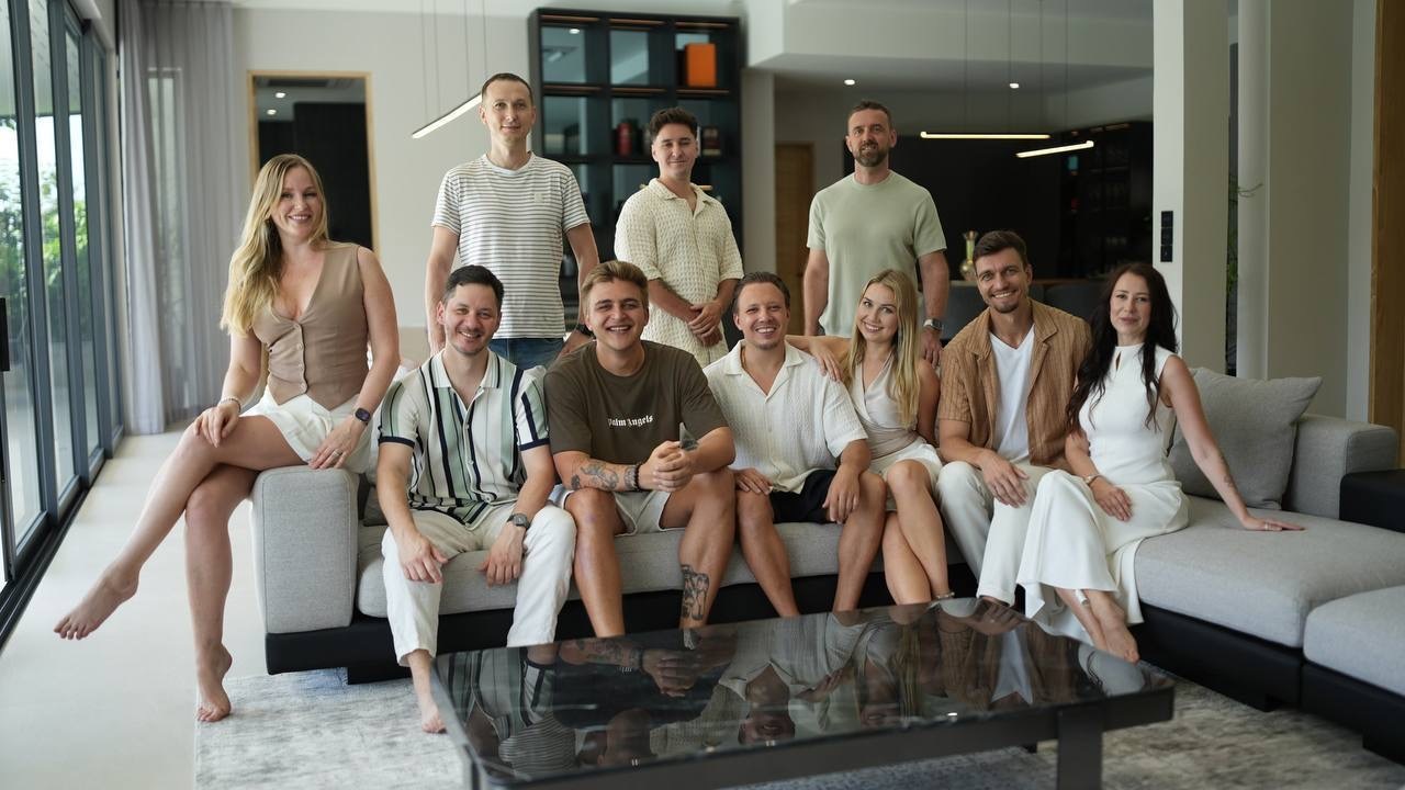 Команда RealDream Estate в интерьере
