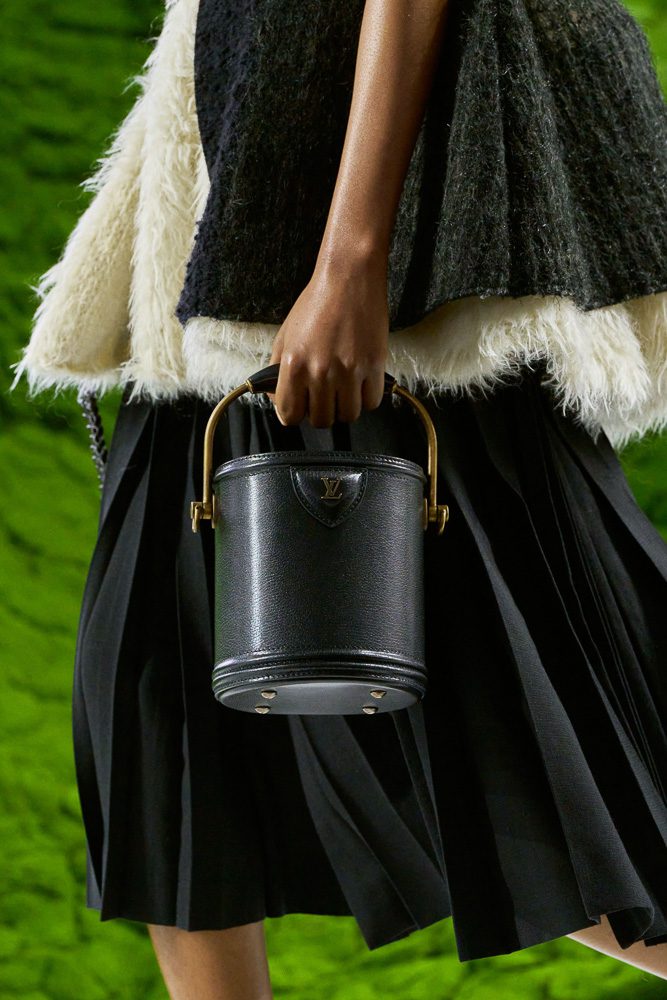 СУМКА LOUIS VUITTON FALL 2026 ПОДИУМ ИЗОБРАЖЕНИЯ 26
