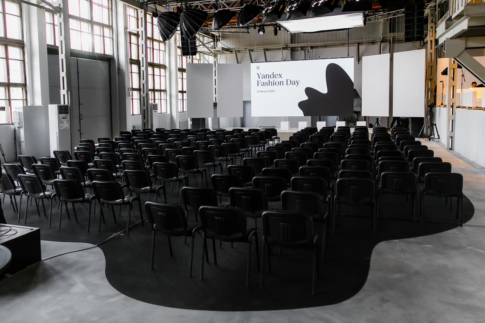 омега кинотеатр екатеринбург. зал омега. концертные залы на 400 человек. зал омега. премьер зал омега екатеринбург.