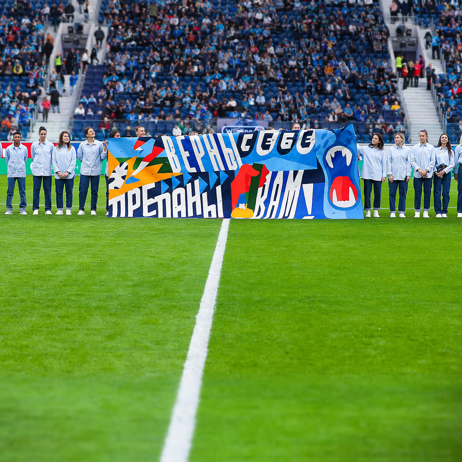 10-метровый холст для футбольного клуба Зенит. Автор Алексей Бархан.