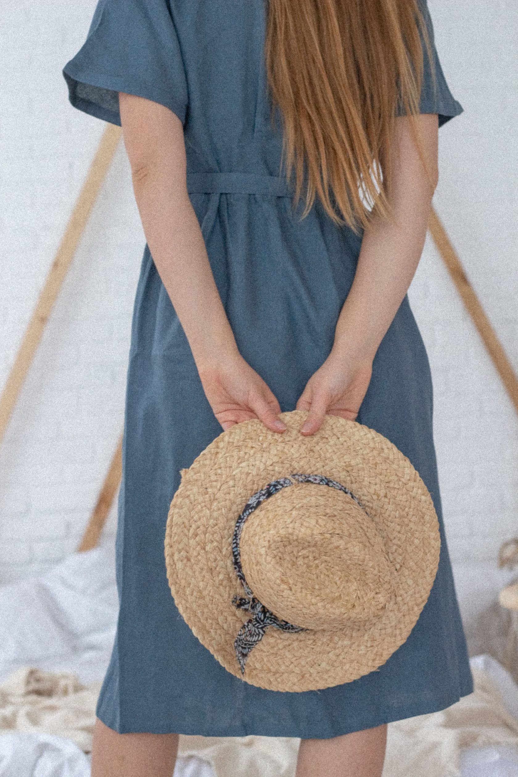 Льняное платье синее с поясом длинное дизайнерское