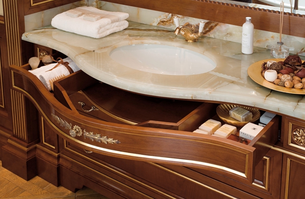 Авито мебель для ванной. Мебель для ванных комнат классическая. Мебель для ванной в классическом стиле. Мебель для ванных комнат из массива дерева. Эксклюзивная мебель для ванной комнаты.
