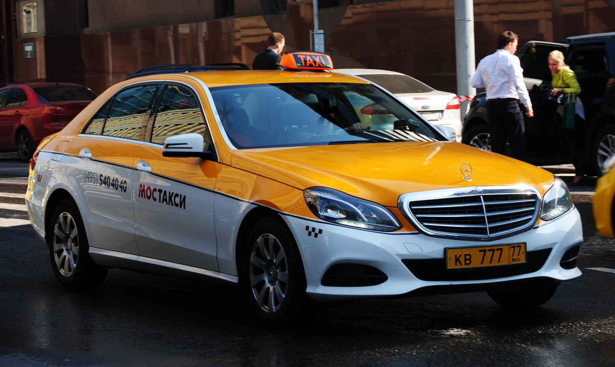 Аренда такси бизнес класса. Мерседес w212 Taxi. Mercedes-Benz e-class (w212) такси. Мерседес е200 такси. Такси Мерседес e300.