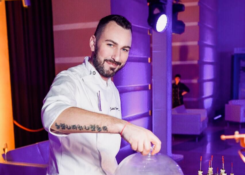 <span style="color: rgb(192, 26, 50); font-weight: 500; font-size: 24px;">Дмитрий Табаков</span>