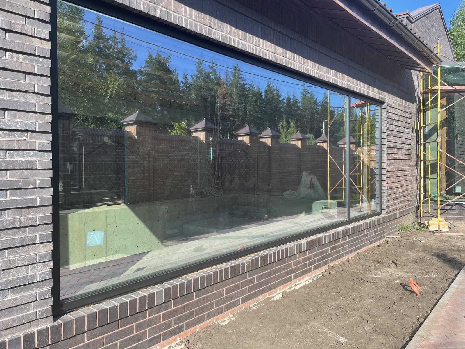 Большое панорамное окно зоны бассейна — Вне рамок