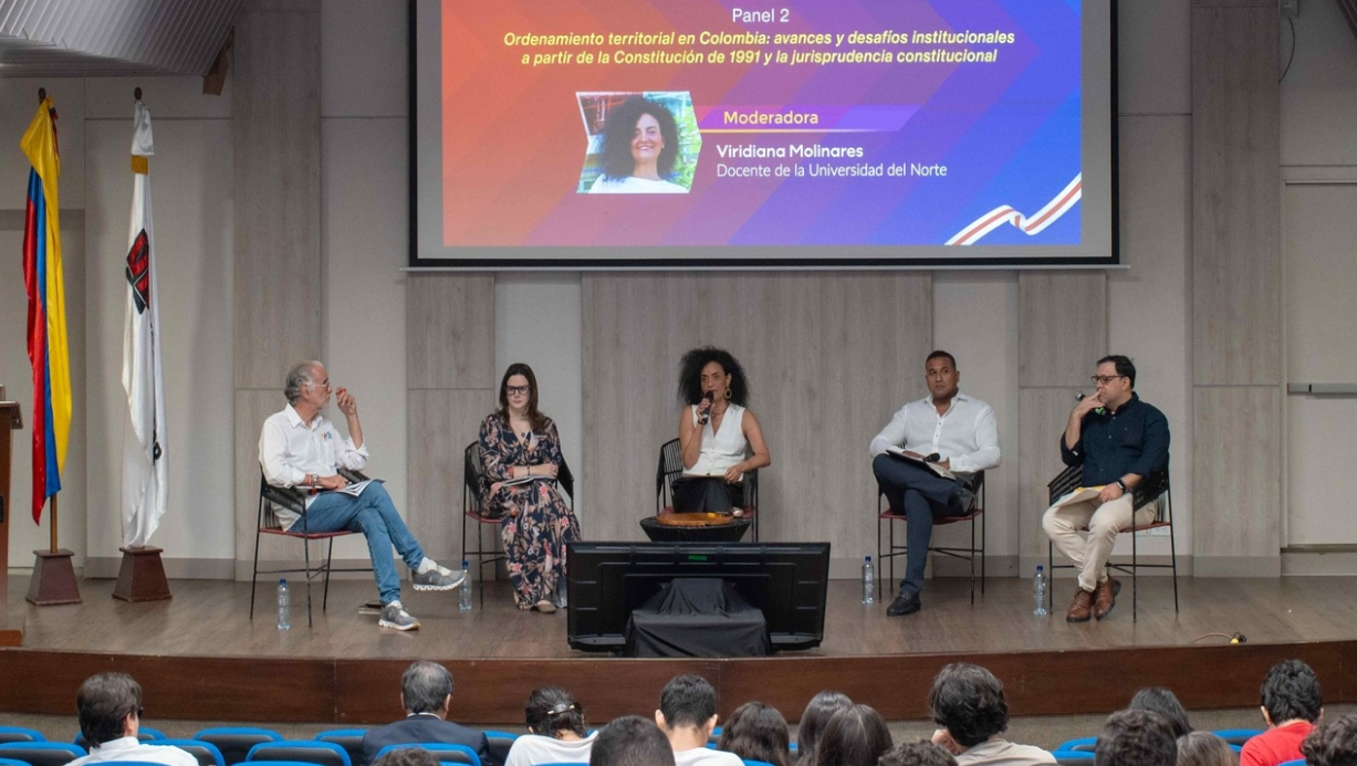 Los Diálogos Constitucionales llegaron a la región con análisis sobre autonomía y descentralización