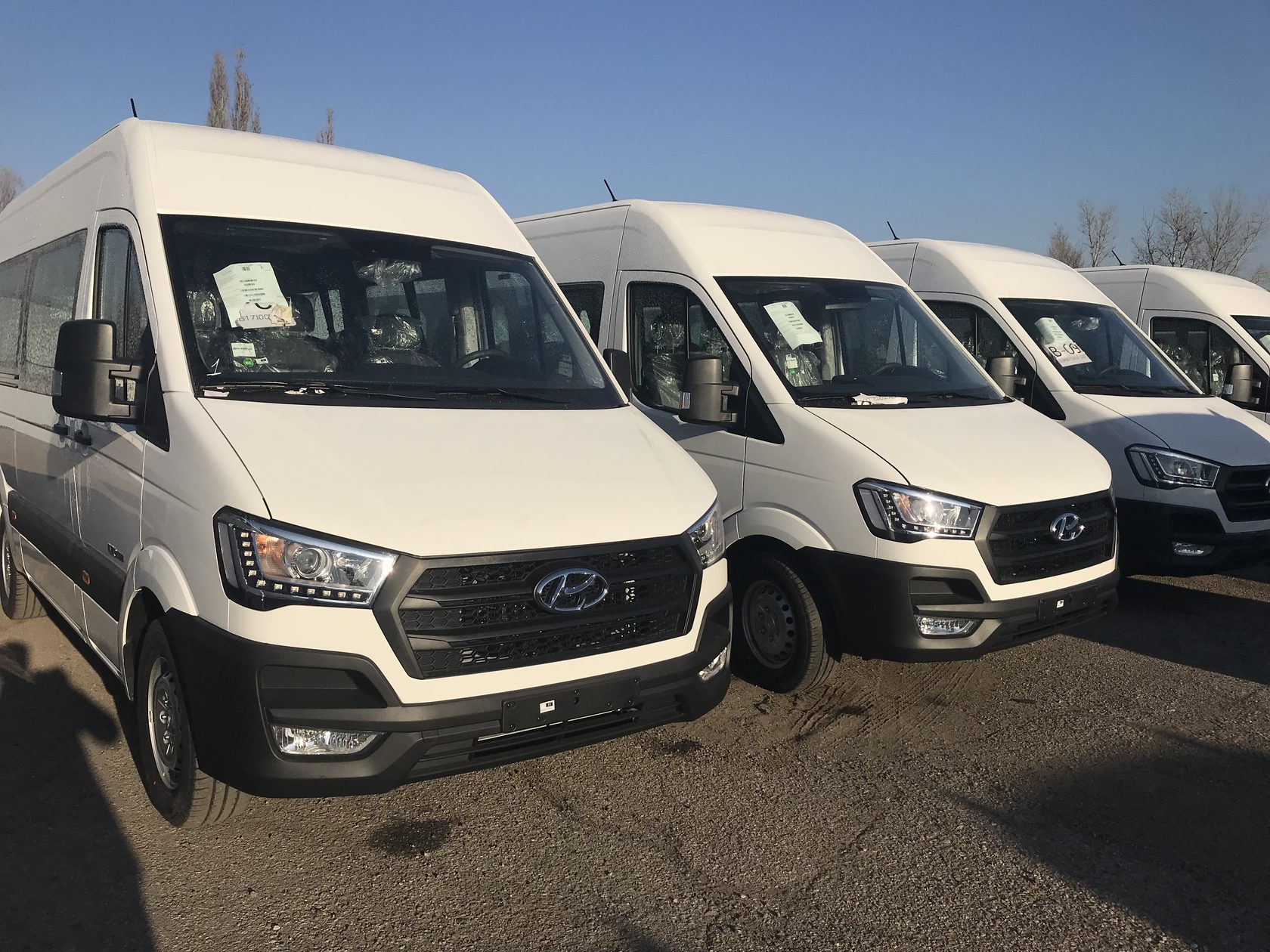 Минивэны казахстан. Микроавтобус Hyundai h350 пассажирский. Микроавтобус в Казахстане. Хендай н 350 микроавтобус пассажирский 2020 год дизель. Казахский микроавтобус.