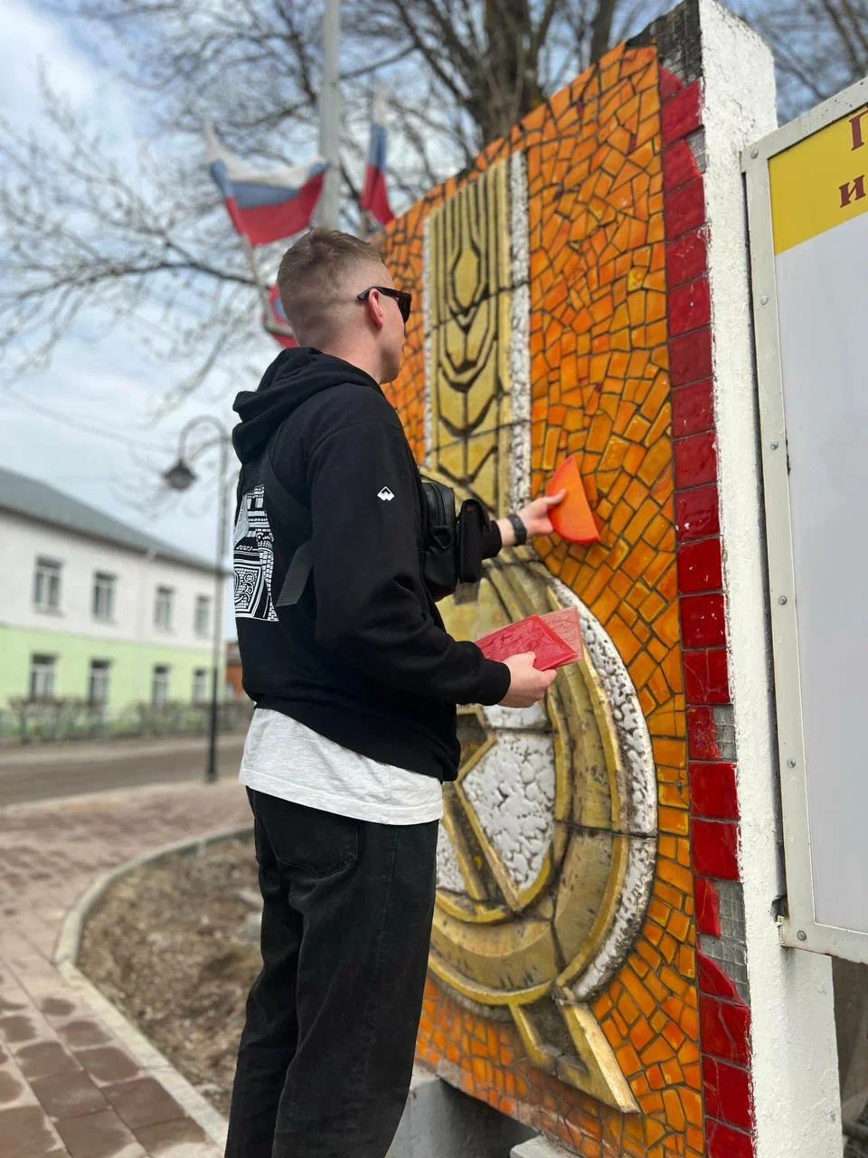 Реставрация мозаичной стеллы в городе Торопец