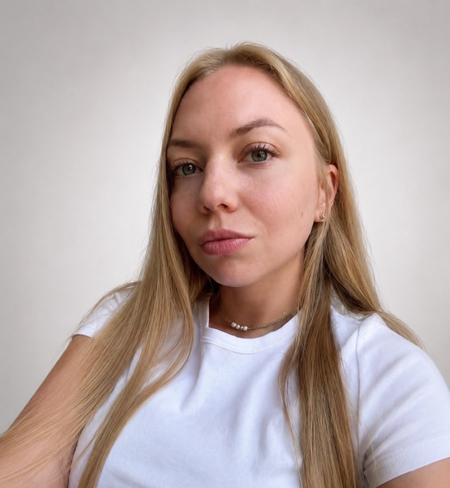 Надя Градова
