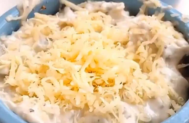 Приготовление жюльена с курицей и грибами в духовке со сливками и сыром: шаг 9